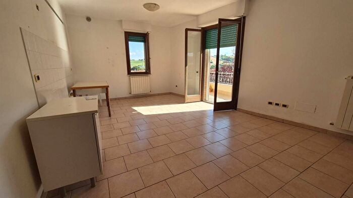 Appartamento trilocale in vendita in Trecastelli