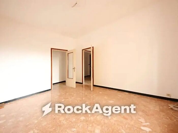 Appartamento quadrilocale in vendita in Via Santa Maria Assunta di Nervi, Genova
