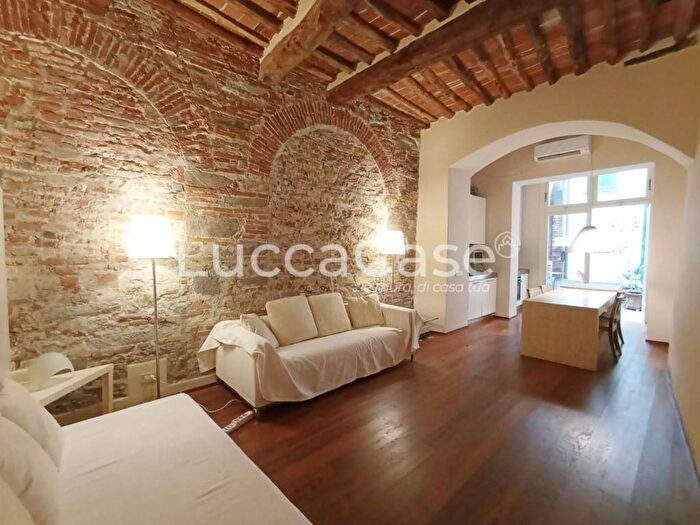 Appartamento bilocale in affitto in Via della Zecca, Piazza Anfiteatro Torre Guinigi, Lucca