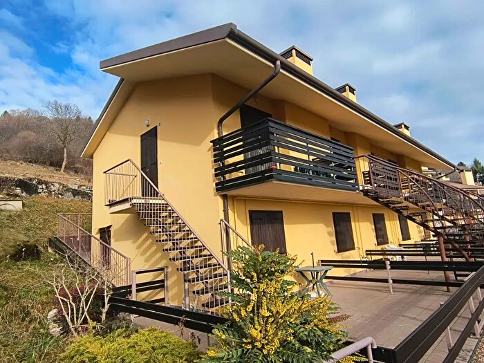 Appartamento trilocale in vendita in Via Contrò Fontana, Tonezza Del Cimone