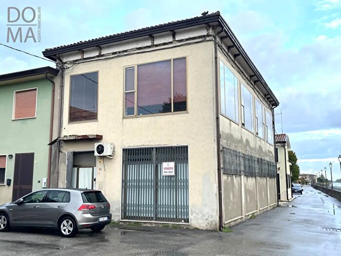 Appartamento quadrilocale in vendita in Loreo