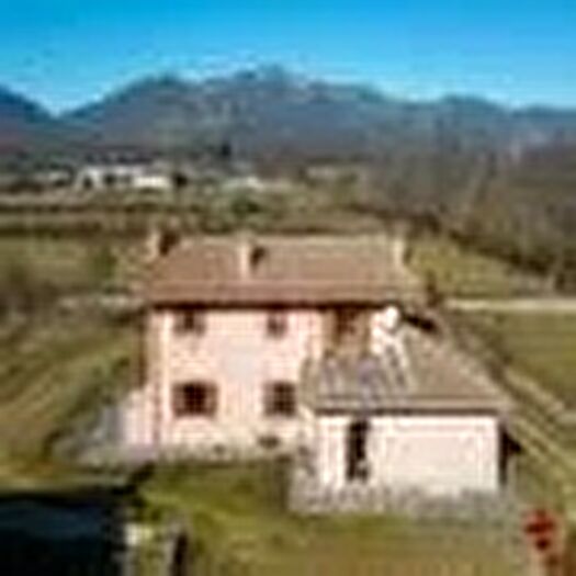 Casa in vendita in Via di Villa Lucci Leonessa Ri Italia, Leonessa