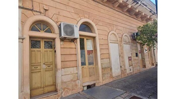 Appartamento con 6 locali in vendita in Via Conte Alberti, Collepasso