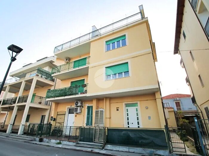 Appartamento trilocale in vendita in Via Cristoforo Colombo, Pineto