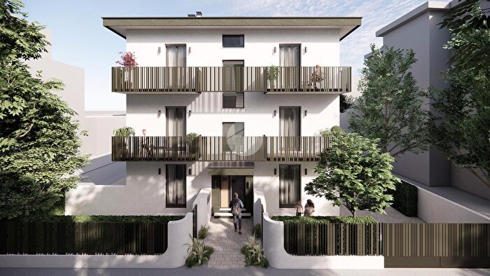 Appartamento trilocale in vendita in Viale Giosuè Carducci, Rimini
