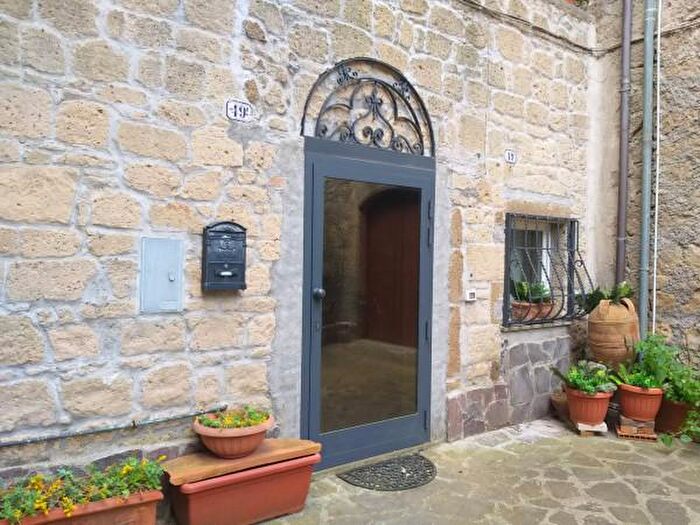 Appartamento quadrilocale in vendita in Piazzale Lucia Burlini, Piansano