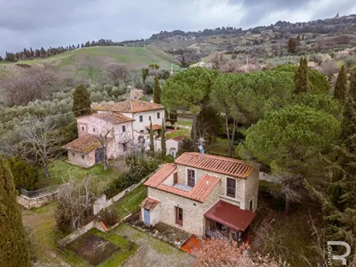 Casa con 6 locali in vendita in Via della Pettina, Volterra