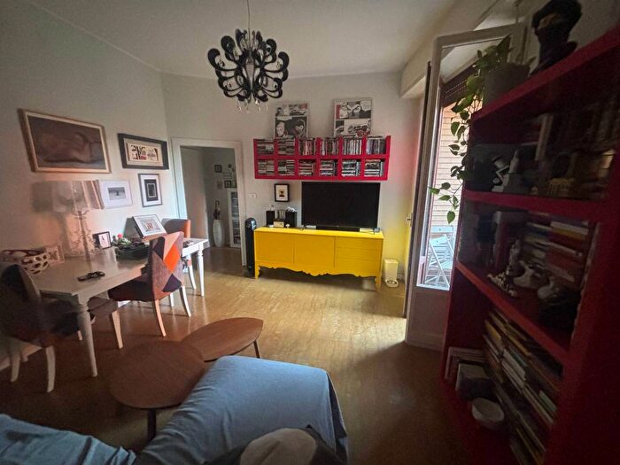 Appartamento trilocale in affitto in Via Luigi Scrosati, Lorenteggio, Milano