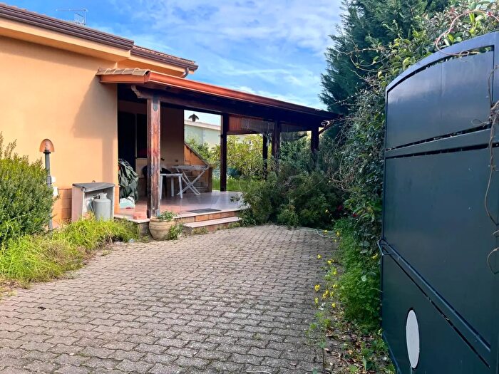 Casa quadrilocale in vendita in Viale San Francesco, Campofelice Di Roccella