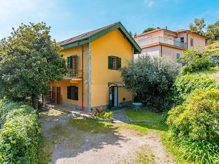 Casa quadrilocale in vendita in Via Duca degli Abruzzi, Sanremo