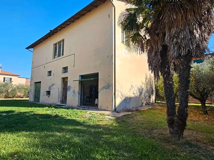 Casa con 7 locali in vendita in Via Toscana, Jesi