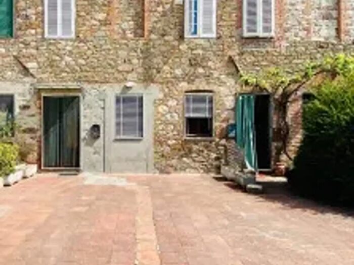 Casa con 6 locali in vendita in Via del Cimitero di Segromigno in Piano, Capannori