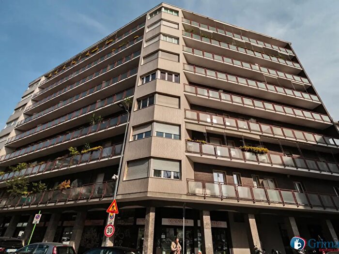 Appartamento quadrilocale in vendita in Via Poggibonsi, Milano