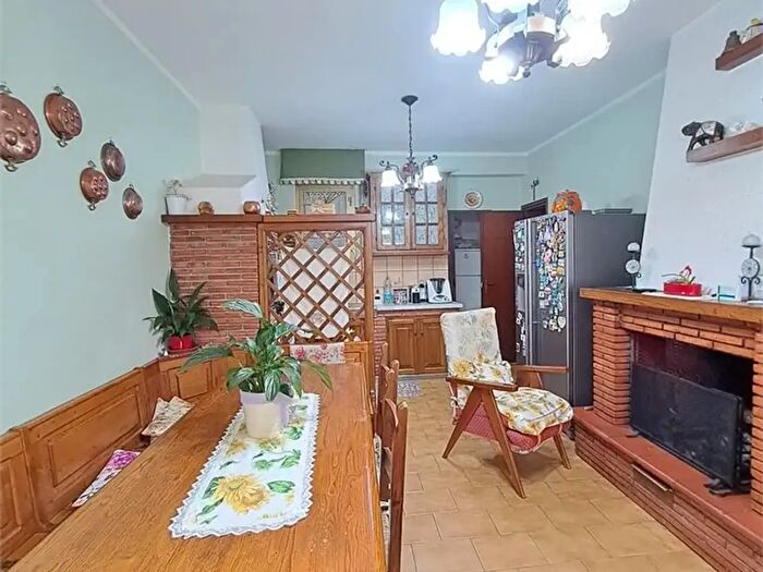 Casa con 9 locali in vendita in Massarosa