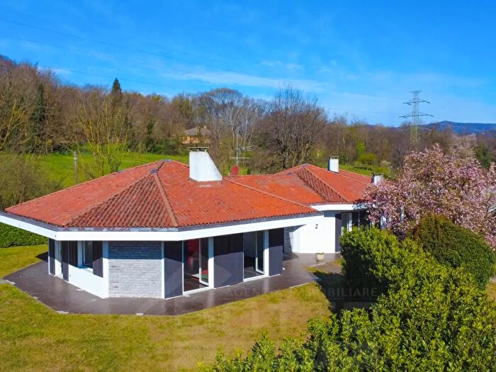 Casa con 5 locali in vendita in Via Giusto Caligara, Arona