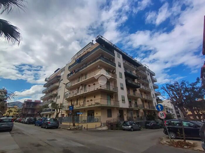 Appartamento trilocale in vendita in Capaci