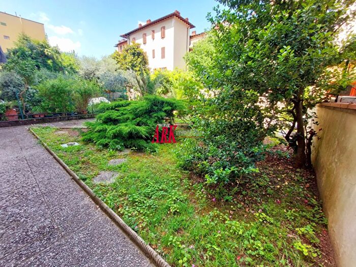 Appartamento con 5 locali in vendita in Via delle Centostelle, Firenze