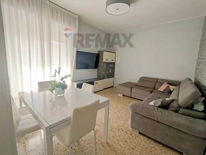 Appartamento trilocale in vendita in Via Soave, Como