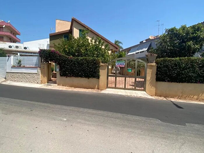 Casa con 8 locali in vendita in Corso Mediterraneo, Modica