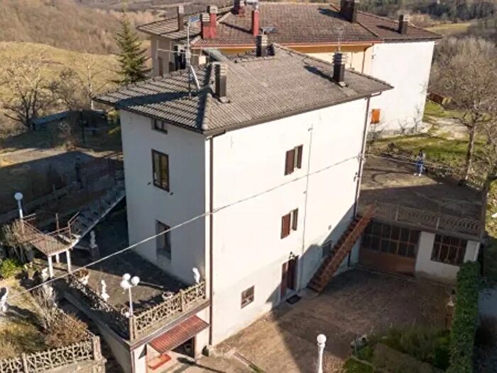 Casa con 5 locali in vendita in Strada Provinciale del Passo delle Radici, Lizzano In Belvedere