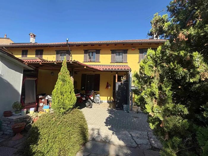 Casa con 8 locali in vendita in Cergnago