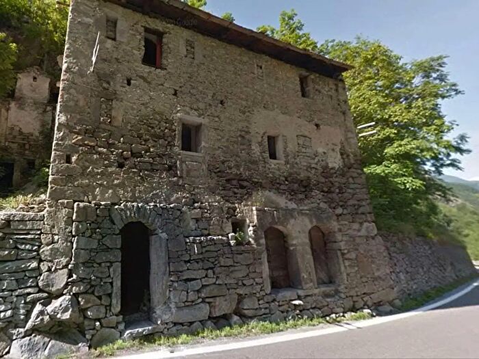 Casa quadrilocale in vendita in Frazione Paglino, Trasquera