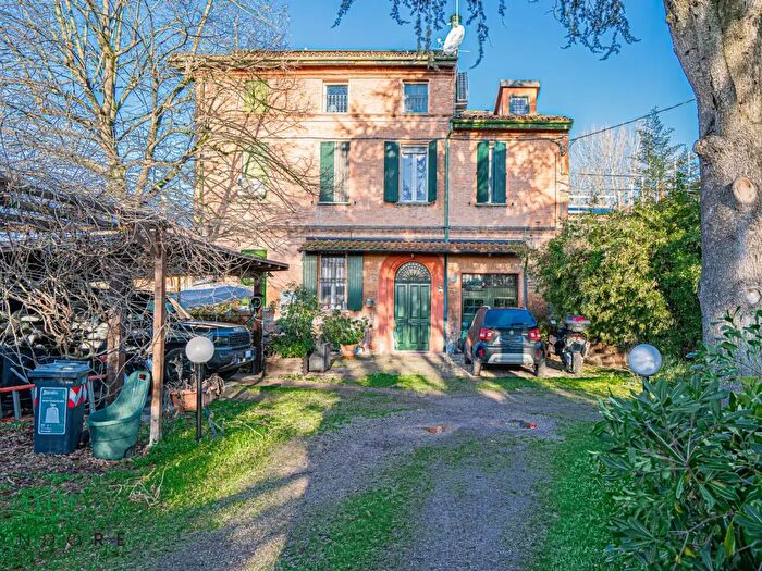 Casa con 6 locali in vendita in Via Cadriano, Bologna