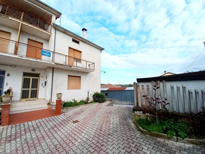 Casa quadrilocale in vendita in Via San Pastore, Perano