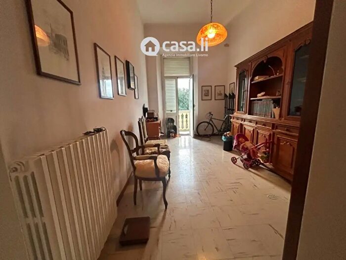Appartamento con 7 locali in vendita in Viale Italia, Livorno