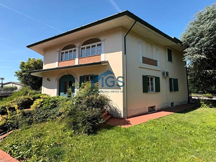 Casa con 10 locali in vendita in Via Santa Giulia, Travagliato