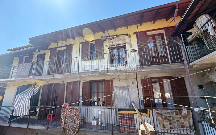 Casa con 5 locali in vendita in Via Francesco Patriarca, Gattinara