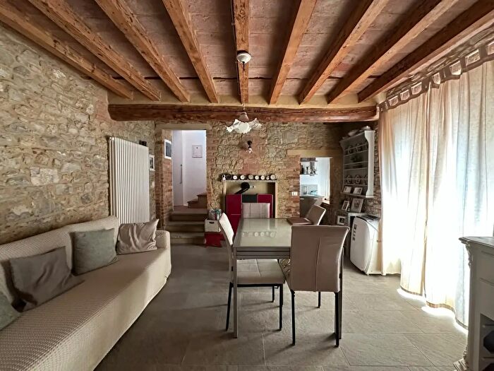 Casa con 5 locali in vendita in Via Chiesa, Lugagnano Val D'Arda