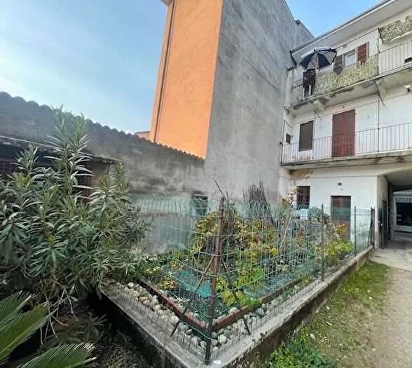 Casa con 6 locali in vendita in Cameri