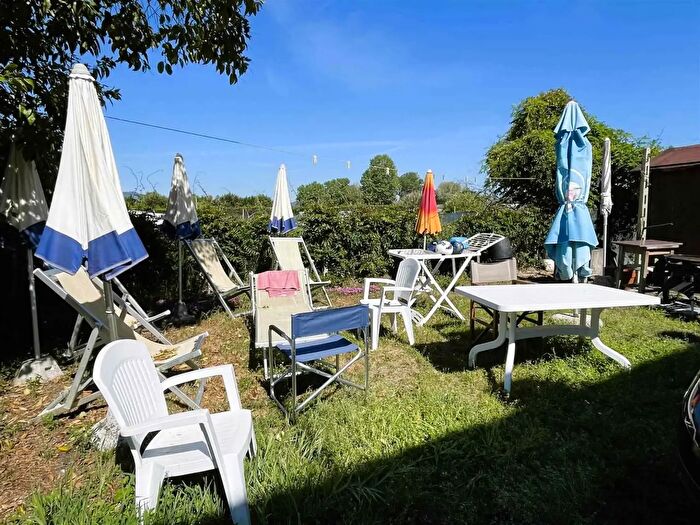 Casa con 7 locali in vendita in Viareggio