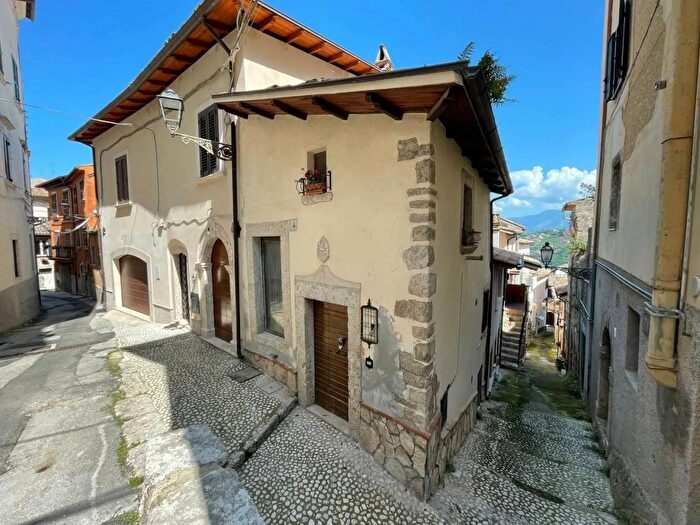 Case in Vendita e in Affitto - 3