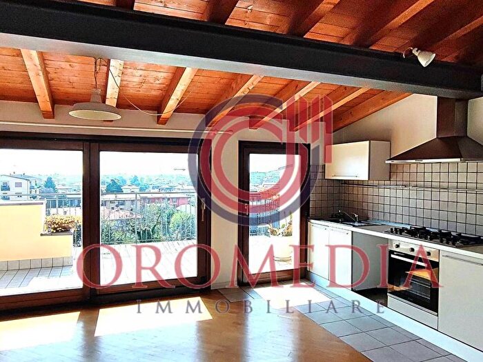 Casa trilocale in affitto in via nazionale, Seriate