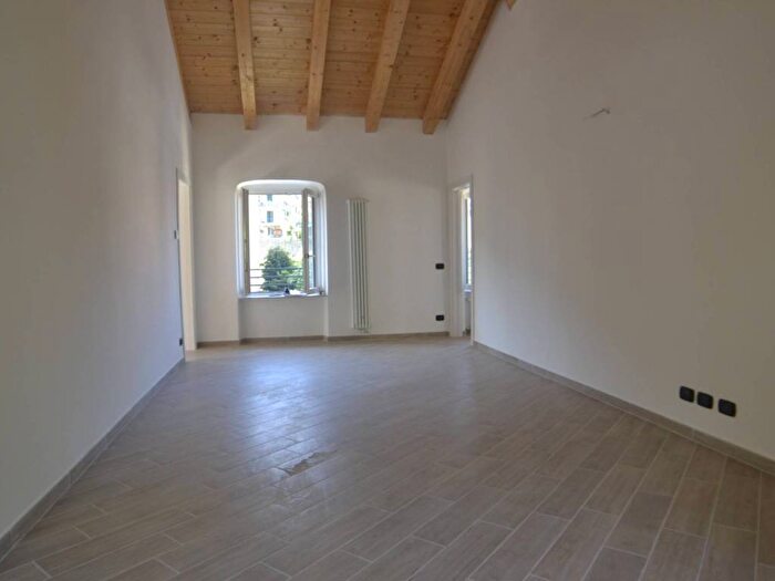Appartamento trilocale in affitto in Via Piero Pinetti, Quezzi, Genova