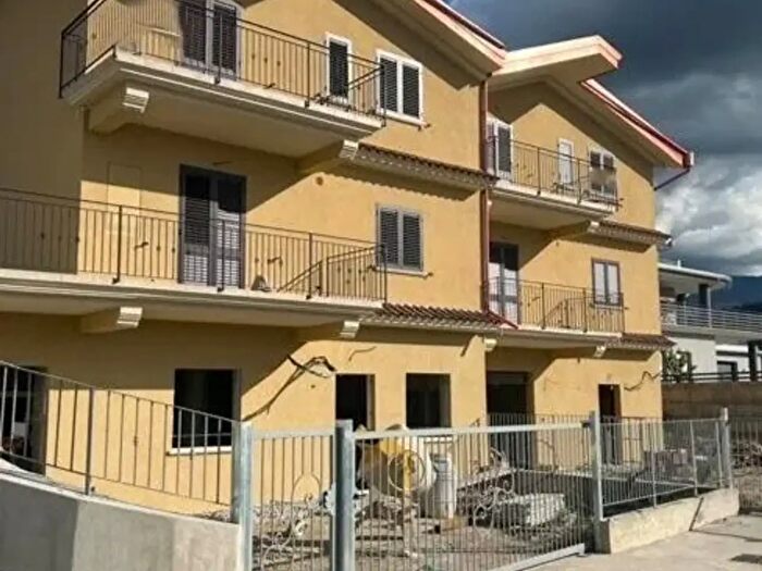 Casa quadrilocale in vendita in Contrada Lupinelli Snc, Luzzi