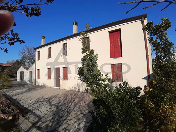Casa con 7 locali in vendita in Ceregnano Ro, Ceregnano