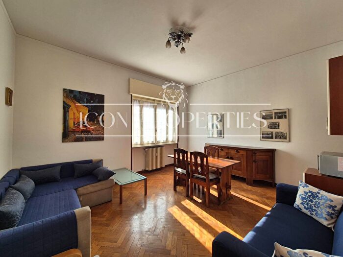 Appartamento trilocale in affitto in Via Lorenteggio, Milano