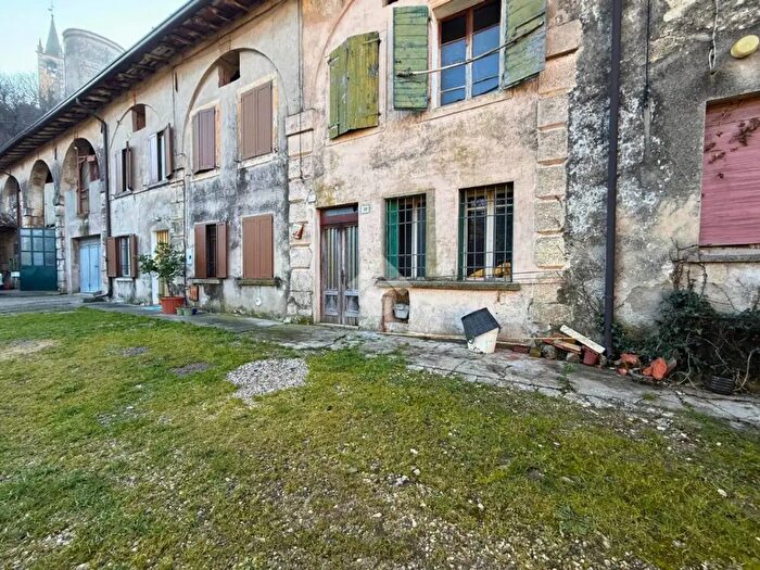 Casa con 6 locali in vendita in Via Molini, Colognola Ai Colli