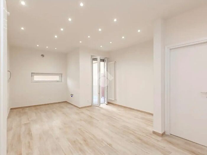 Appartamento trilocale in vendita in Via Viverone, Torino