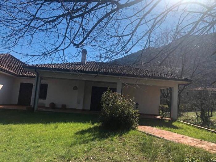 Casa con 6 locali in vendita in Calvone, Supino