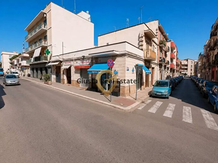 Casa trilocale in vendita in Via Sicilia, Brindisi