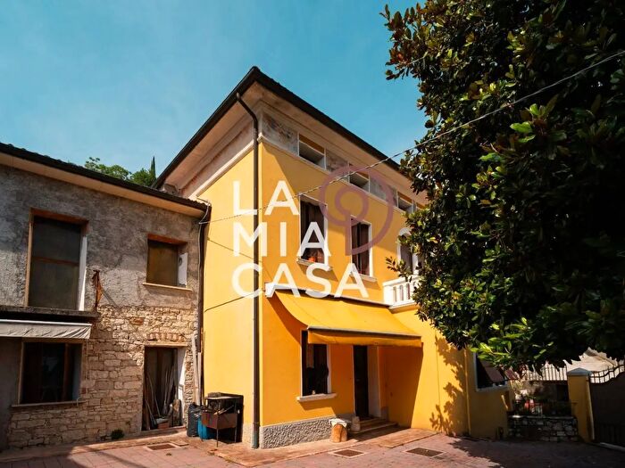 Casa con 12 locali in vendita in Via Santa Lucia, Valdobbiadene