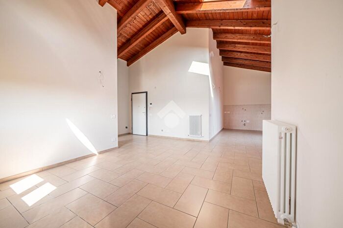 Appartamento trilocale in vendita in Via Peschiera, Castelnovo Di Sotto