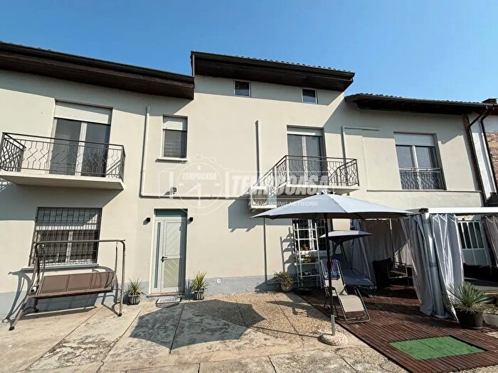 Casa quadrilocale in vendita in Cantone Corno, Casale Monferrato
