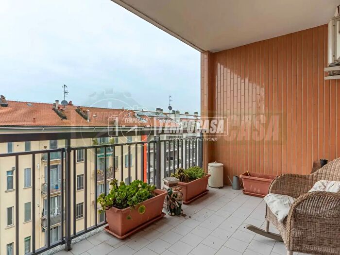 Appartamento trilocale in vendita in Via Giambellino, Milano