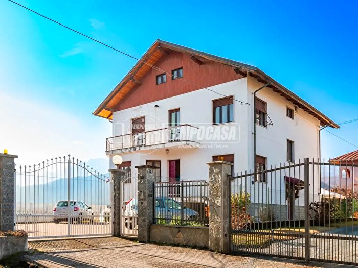 Appartamento con 6 locali in vendita in Via San Martino, Giaveno