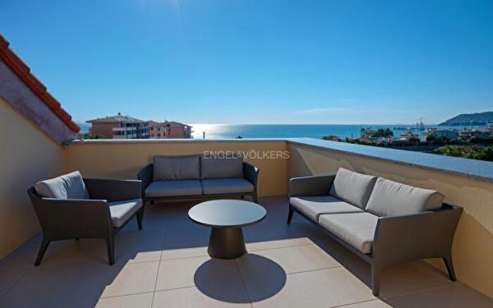 Casa con 6 locali in vendita in Via Nostra Signora del Monte, Savona